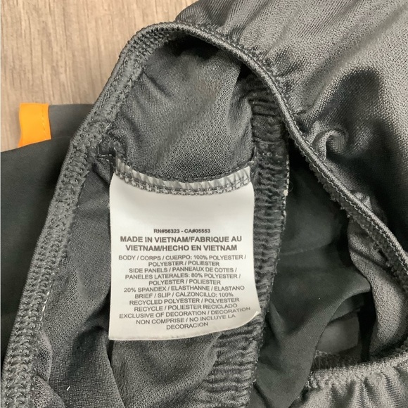 Women's Nike Medium 8 - 10 Shorts Charcoal Athletic Workout Running Lining EUC - Picture 9 of 10